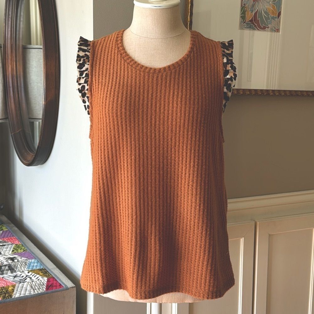 THML Top Sleeveless with Print Ruffle sz Medium NWT